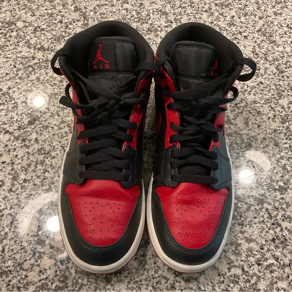 Nike Air Jordan 1 Mid 'Banned' (2020)